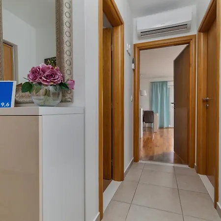 With Parking Space - 24301 Lägenhet