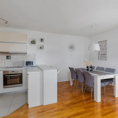 With Parking Space - 24301 Lägenhet *